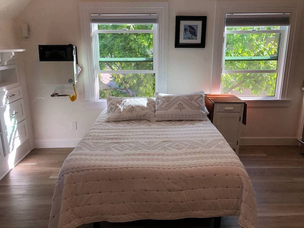 Foto 3 von 28: New Remodeled Studio in Oakland's Dimond District