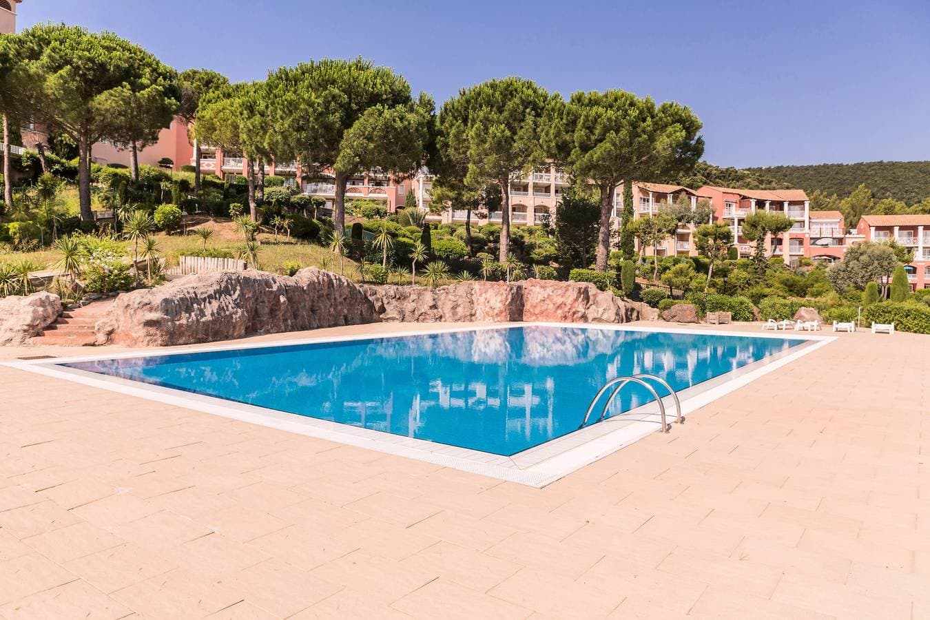 Foto 5 von 30: Studio Kabinenecke 4 Personen Klimatisierter Blick auf die Bucht und den Rastel von Agay