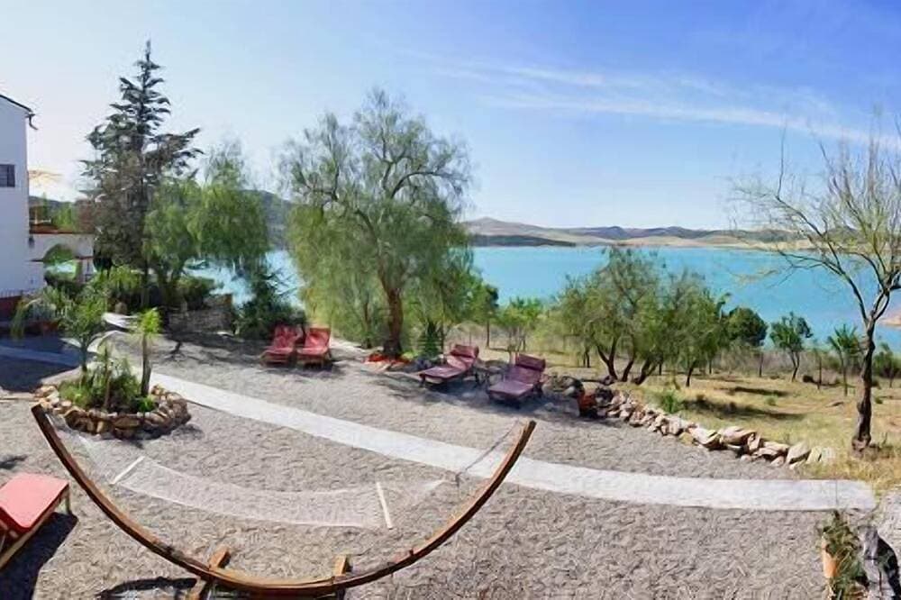 Foto 13 von 30: Renoviertes Ferienwohnungen mit grosser Terrasse und panoramischer Seeblick