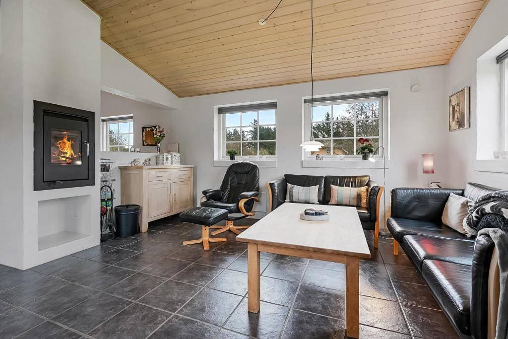 Foto 3 von 22: Skandinavisch eingerichtetes Ferienhaus mit Wellnessbad – 2 Hunde erlaubt