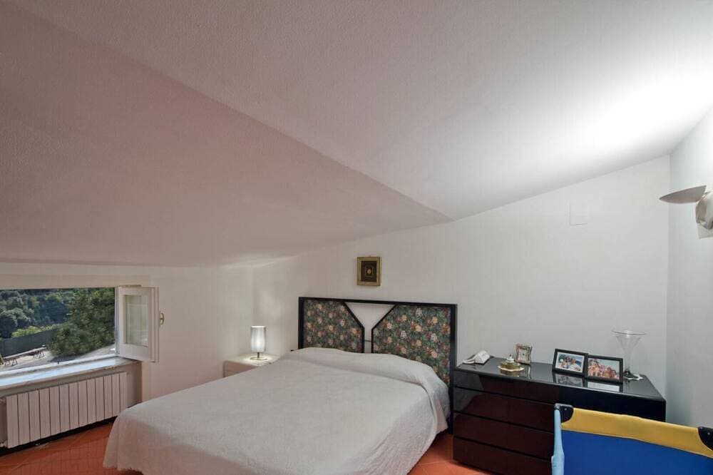 Foto 5 von 30: Tolle Aussicht der Villa, privater Pool und einfacher Zugang zum Garten, 1 km. von Ravello, Parkplatz