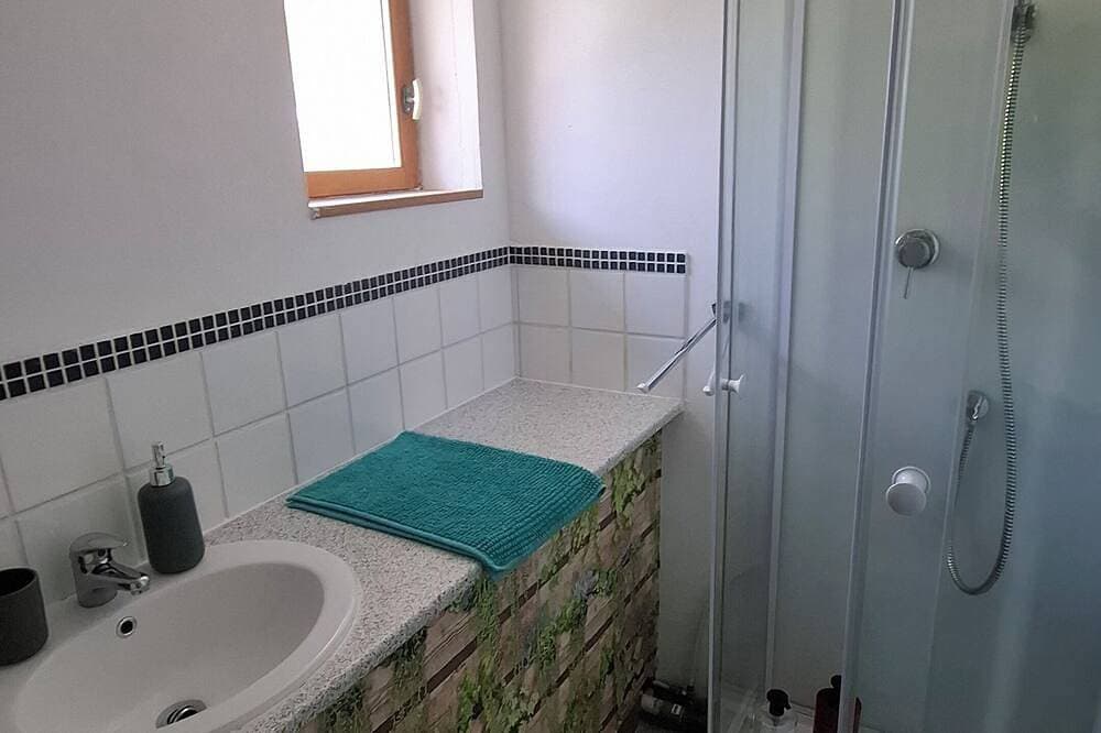 Foto 3 von 14: Stylish 1st floor apartment with heated pool & private jacuzzi, 3 star rated