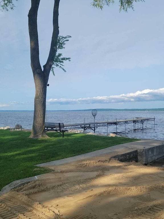 Foto 10 von 29: Beautiful Sunrises and Lakefront Views!