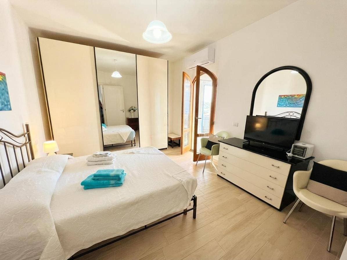 Foto 6 von 26: Two-Bedroom Apartment with Terrace and Sea View