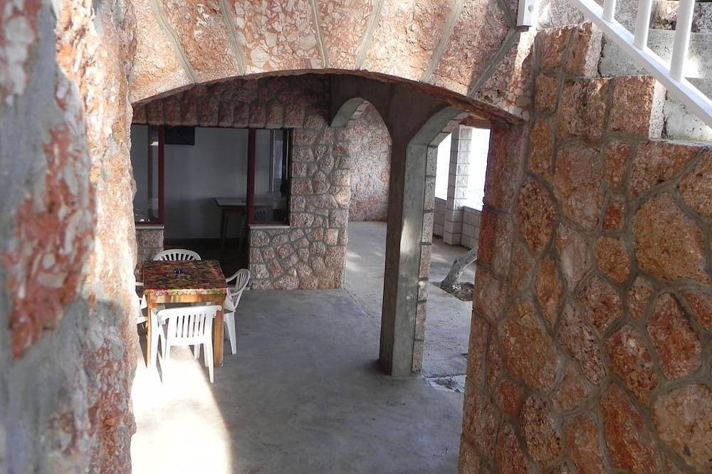 Foto 13 von 13: 4-Zimmer-Ferienwohnung am Strand Sveta Nedilja, Hvar