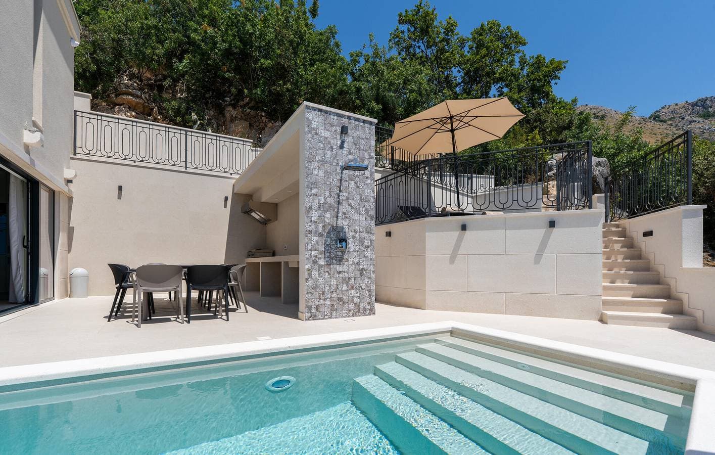 Foto 11 von 45: Geräumige 2-Zimmer-Wohnung mit Pool, Terrasse und 800 m zum Strand