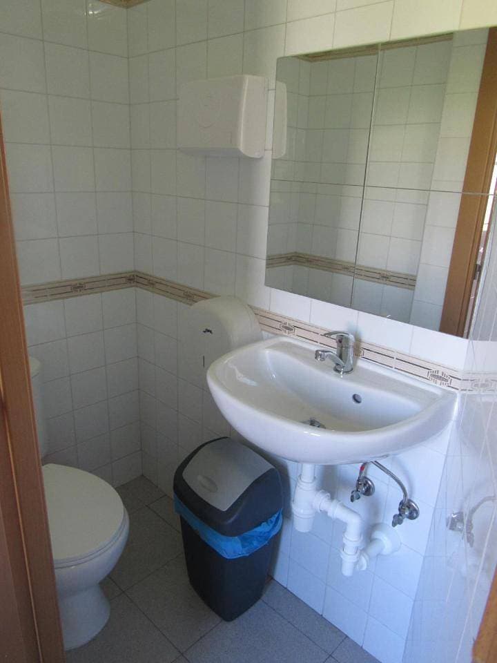 Foto 10 von 11: Family Room with Private Bathroom