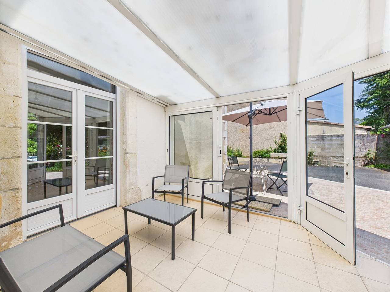 Foto 8 von 21: Direkt an der Vézère – Haus für 6 – Terrasse