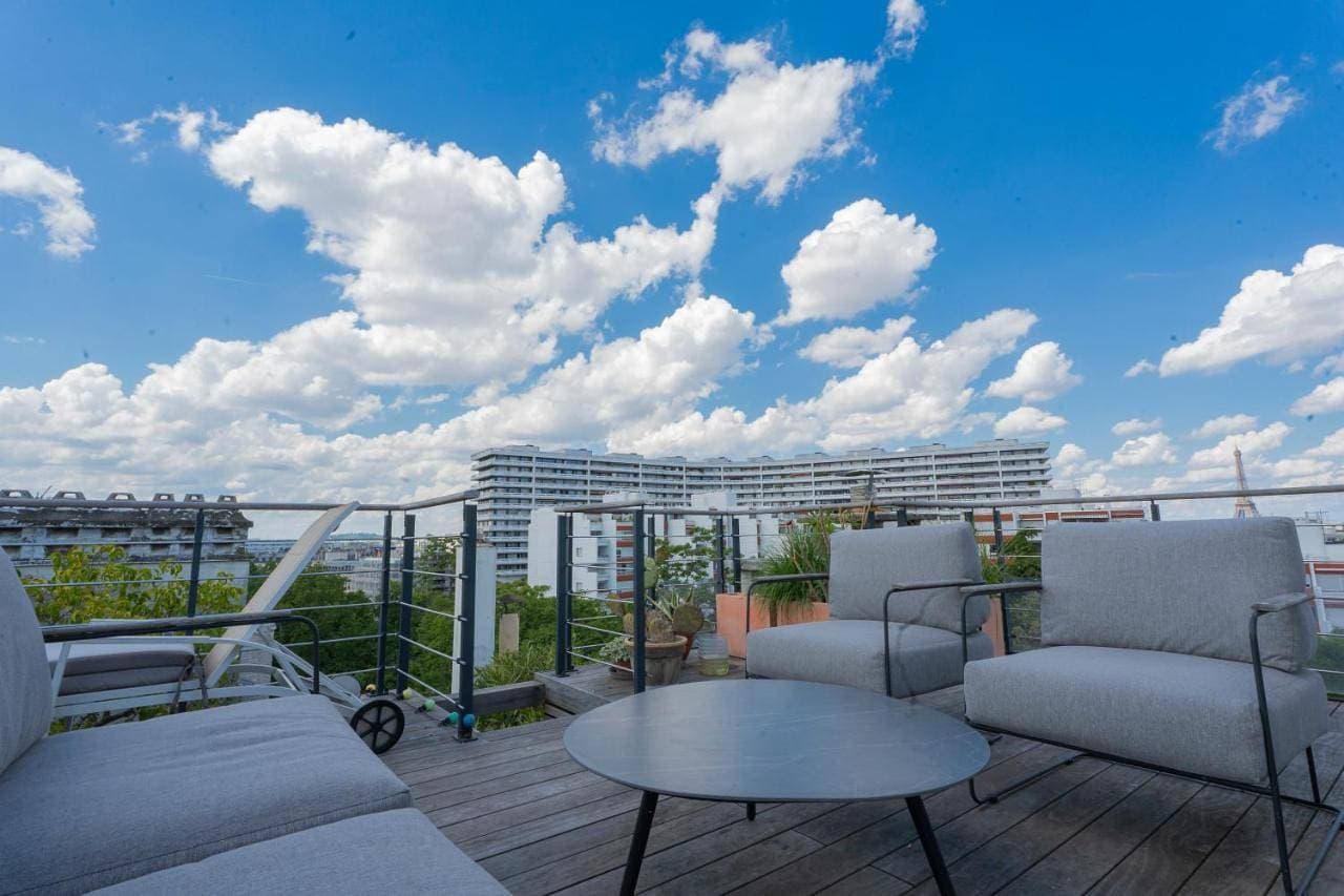 Foto 7 von 36: Two-Bedroom Apartment with City View