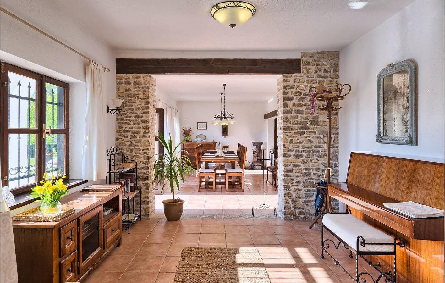 Foto 4 von 60: Charmante 350 m² große Wohnung mit Pool, WLAN, Parkplatz und in der Nähe des Stadtzentrums