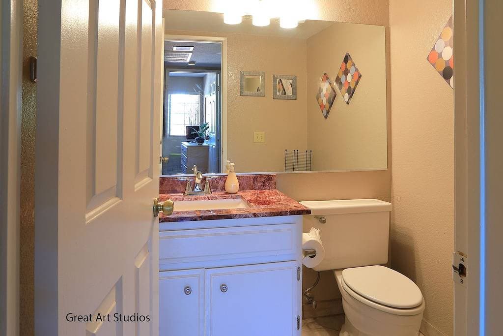 Foto 10 von 37: \"Oasis Mountain View Villa\" - 2 Master Suiten / 2. 5 Badefreies Internet, 8 Pools / Spa