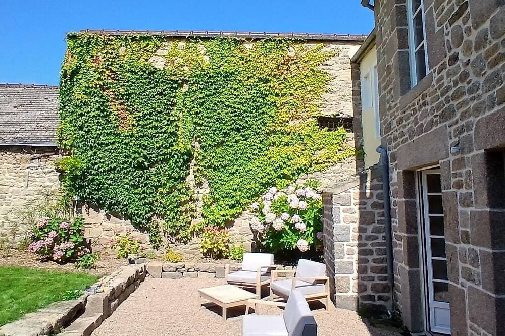 Foto 6 von 30: Norman charm, a stone's throw from the port of Barfleur, Val-de-Saire, Normandy.