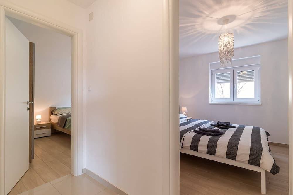 Foto 2 von 23: Comfortable holiday house with apartments / Amazing spacious apartment with patio and grill / A1