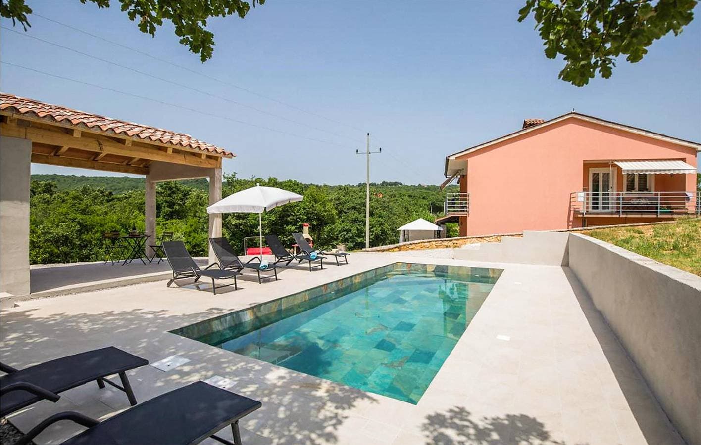 Gemütliche Ferienwohnung mit Pool, WLAN und Parkplatz, nur 2,5 km vom Strand entfernt 1