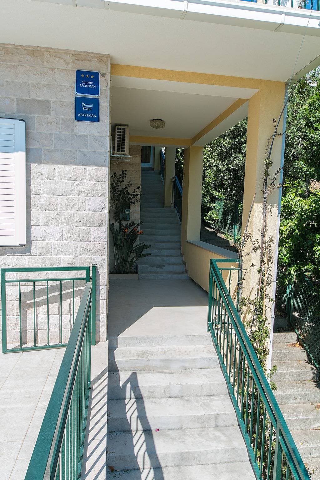 Foto 6 von 20: Zimmer mit Balkon und Meerblick Brela, Makarska S-2717-a