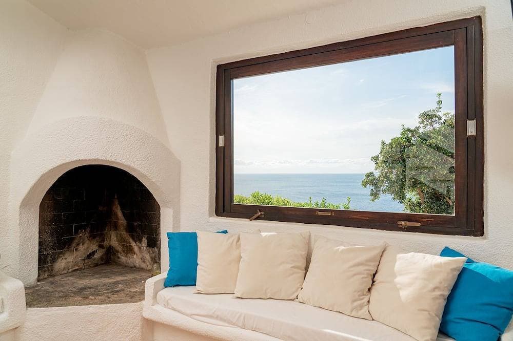 Foto 7 von 30: Villa Myra:offenes Fenster über blauem Meer und unglaublichen Sonnenuntergängen