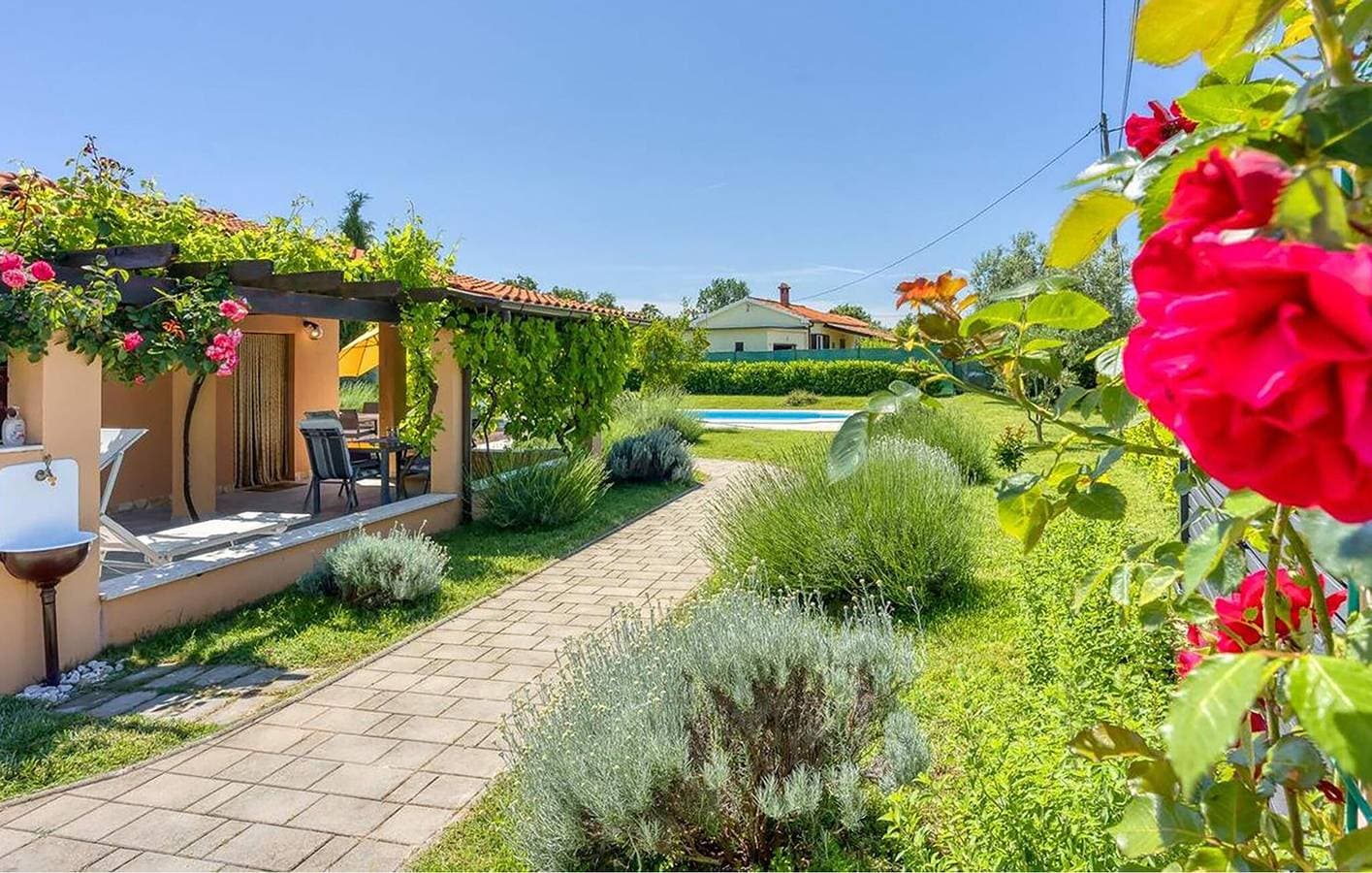 Foto 4 von 25: Charmantes Apartment mit Pool und Terrasse, 2,5 km vom Zentrum von Peruski entfernt