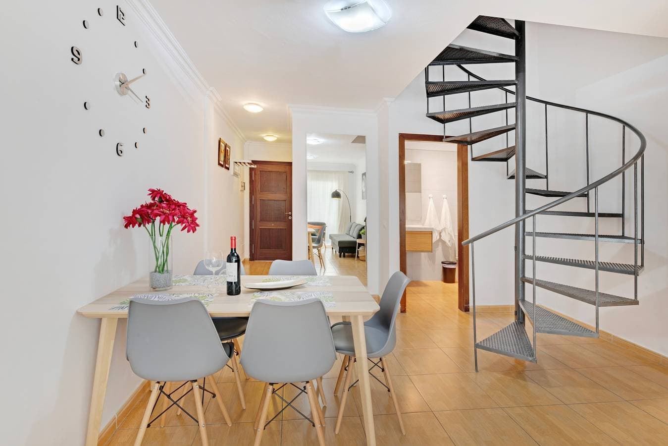 Foto 4 von 27: Ferienwohnung 'Olia' mit privater Terrasse, Balkon und Klimaanlage