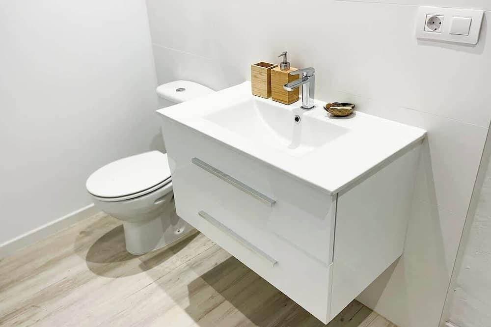 Foto 6 von 17: Jacuzzi Refurbished Loft / Beachfront Retreat