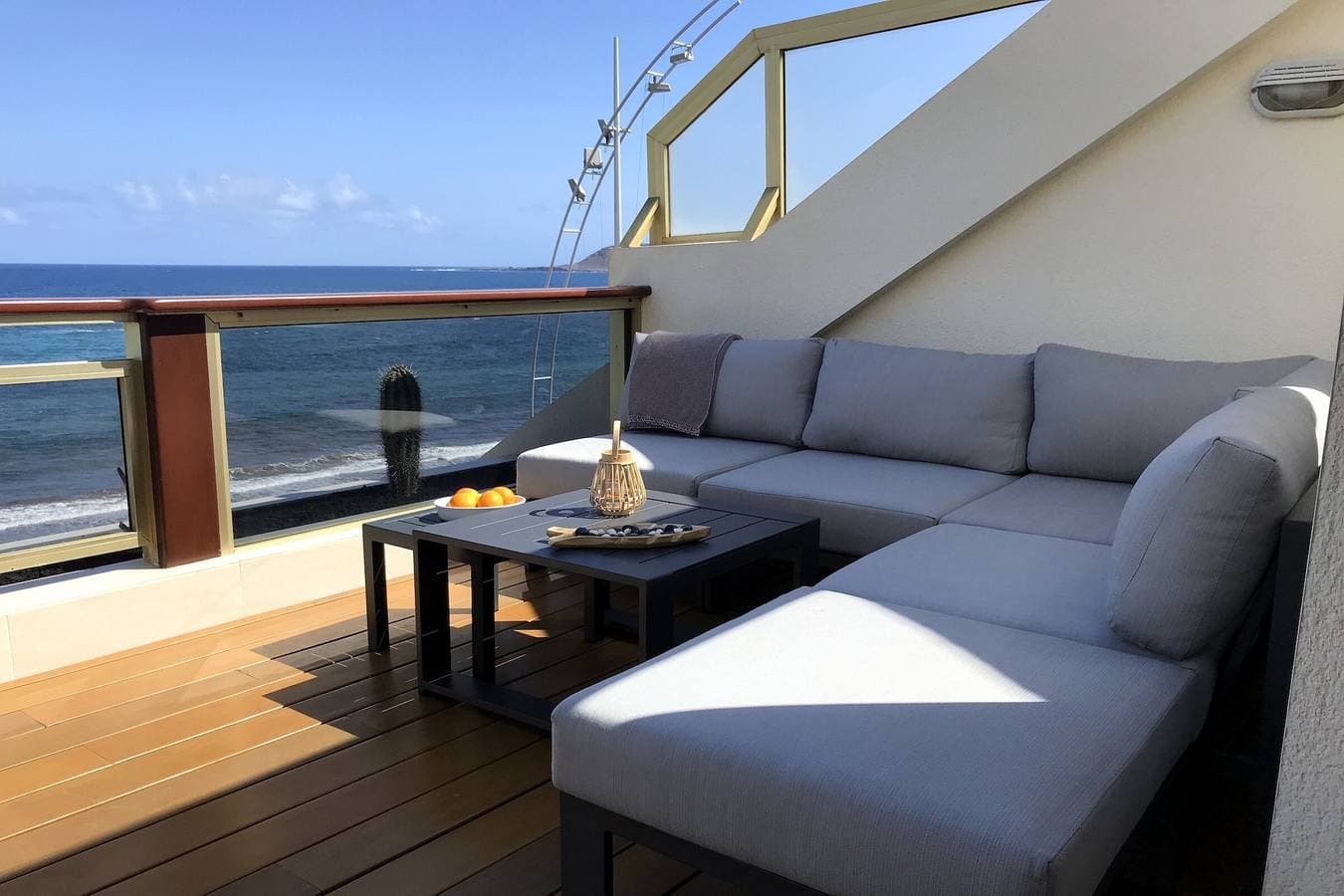 Foto 2 von 45: Apartment „Fabulous Canteras First Beachfront“ mit Meerblick, WLAN und Terrasse