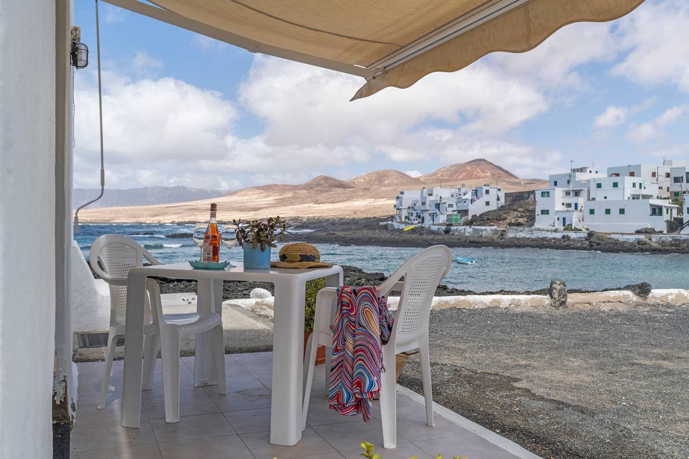 Foto 2 von 23: Ferienhaus 'La Casita Del Mar' direkt am Meer mit privater Terrasse und WLAN