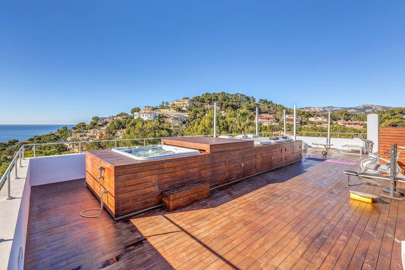 Foto 8 von 29: Klimatisierte Villa mit Meerblick, Pool, Whirlpool, Dachterrasse, Fitness & WLAN