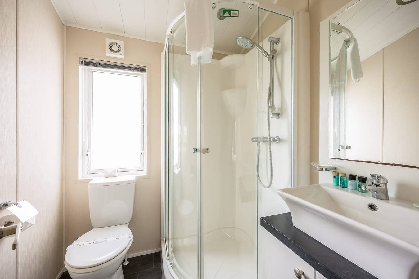 Foto 10 von 38: Acorns - Spacious 3-bedroom Lodge in Rockley Park