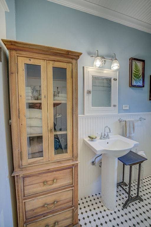 New Braunfels Bungalow~Near Downtown 1