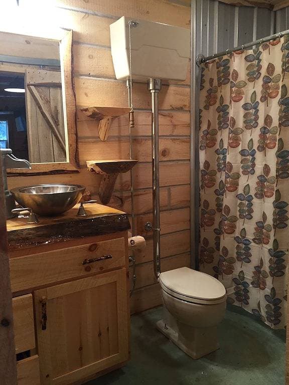 Foto 13 von 46: Bonnies Stadt Cabin-Madison Nur Log Cabin Vermietung