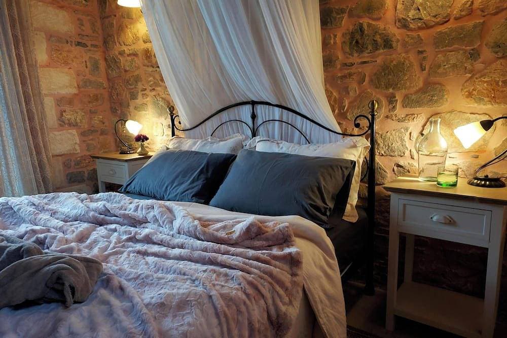 Foto 6 von 30: Traditionelles kretisches Steinhaus am halb-ländlichen Stadtrand von Kefalas, Vamos