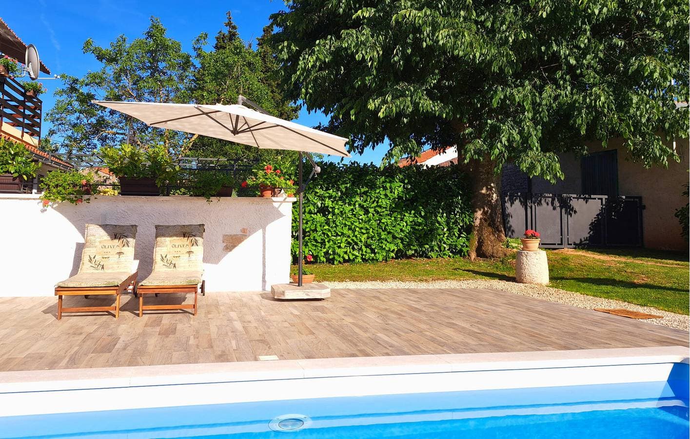Foto 13 von 35: Moderne 2-Zimmer-Wohnung mit Pool und Terrasse in der Nähe des Stadtzentrums von Manjadvorci