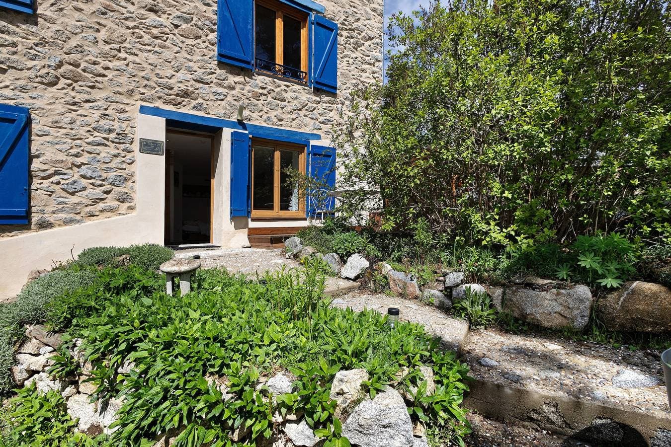 Foto 3 von 27: Studio-Apartment 'Sorbier Des Oiseaux' mit Bergblick, privater Terrasse und WLAN