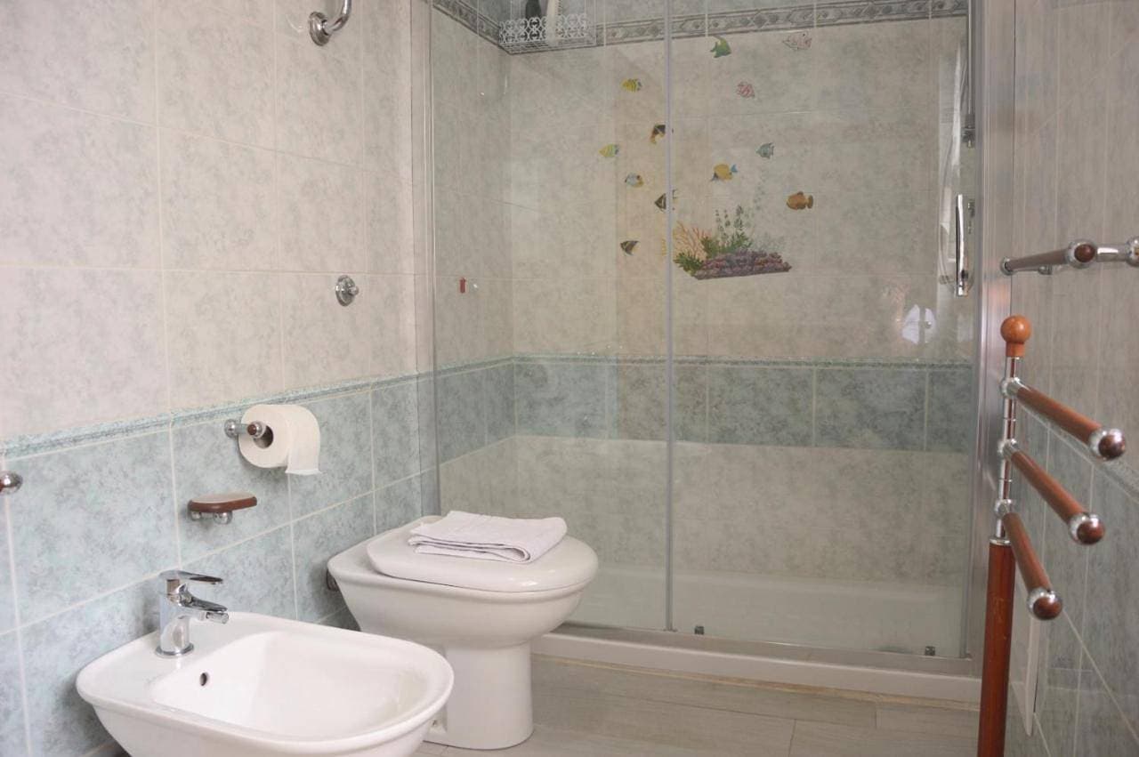 Foto 9 von 10: Double Room with Private Bathroom