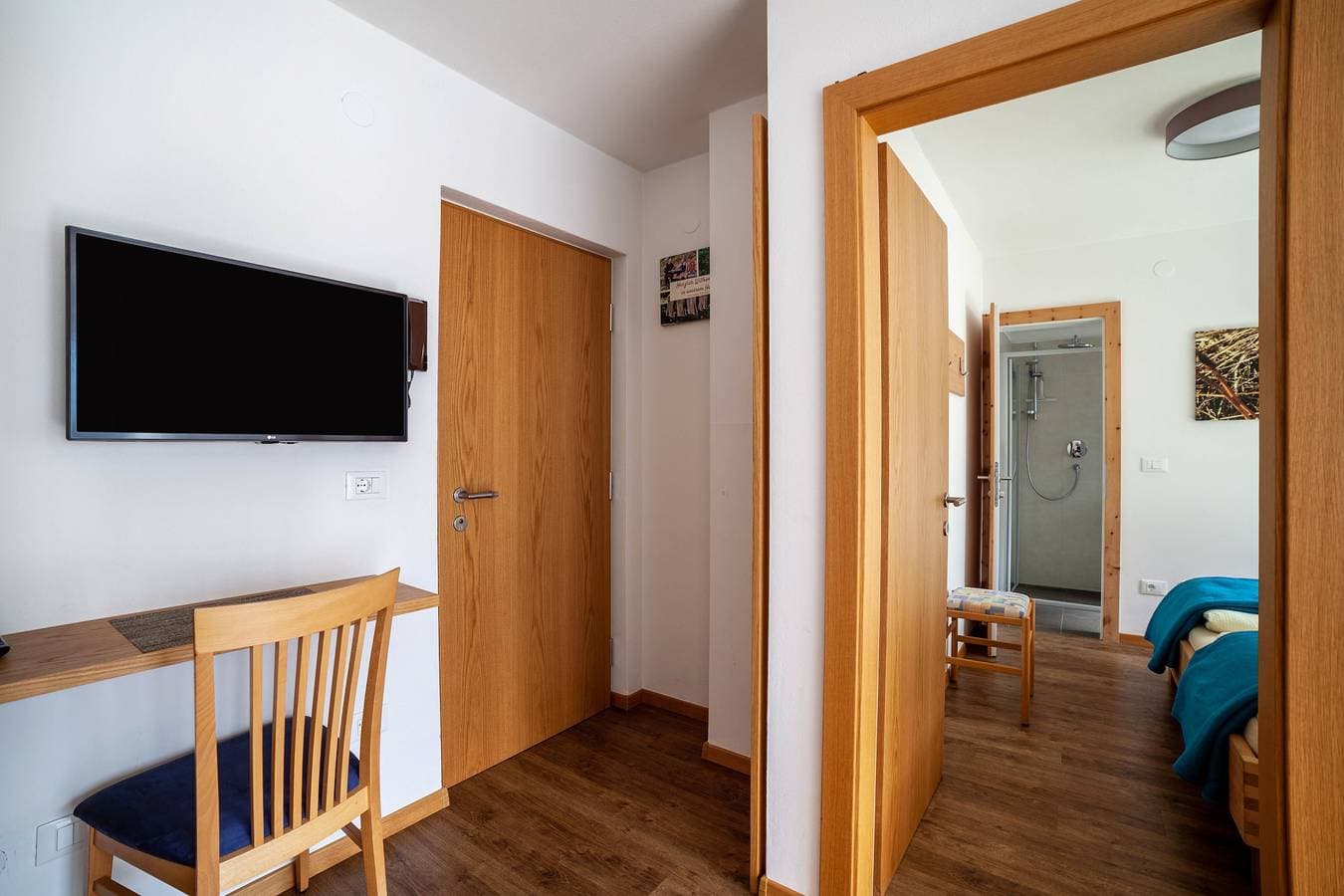 Foto 9 von 23: Ferienwohnung "Schnitzer - Enzian" mit Bergblick, WLAN, Balkon & Garten