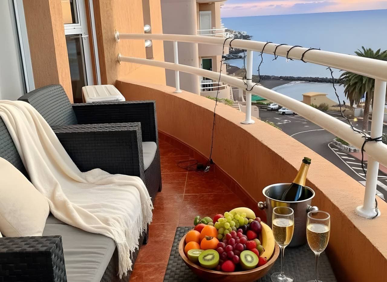 Foto 2 von 44: Ferienwohnung 'Schöne 3 Schlafzimmer Wifi Meerblick' mit Meerblick, WLAN und Klimaanlage