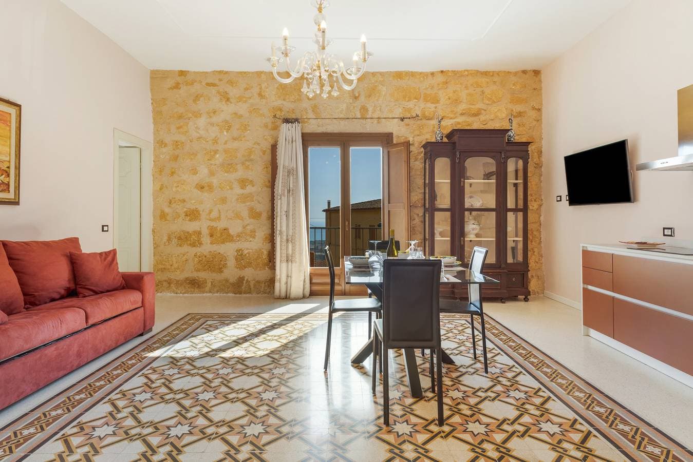Foto 4 von 32: Ferienwohnung 'Palazzo Zuppardo – Centro Storico di Agrigento, Vista Mare e Balcone'