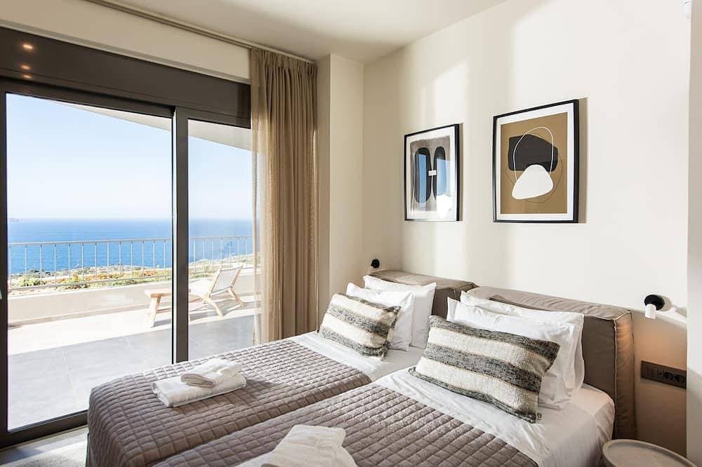Foto 3 von 19: Villa Eirenis, Divine Sea Views, Private Infinity Pool, Furnished Terrace,.