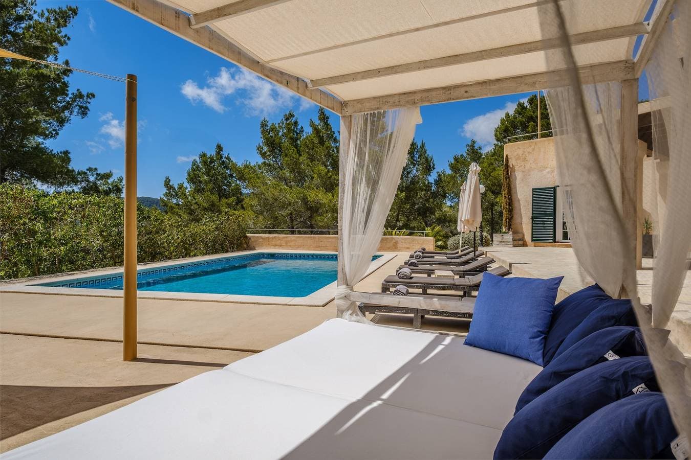 Foto 3 von 31: Fantastische Villa mit Pool, WLAN, Terrasse, Garten und Meerblick