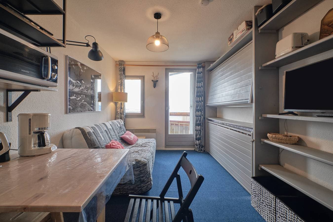 Foto 6 von 21: Ferienwohnung 'Studio Gaelle' mit Bergblick, Gemeinschaftspool und Gemeinschaftsgarten