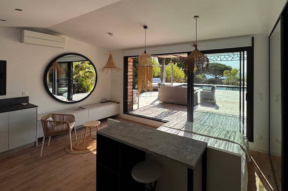 Foto 8 von 15: Secret cove, a private sea view suite, between garden, pool and beach.