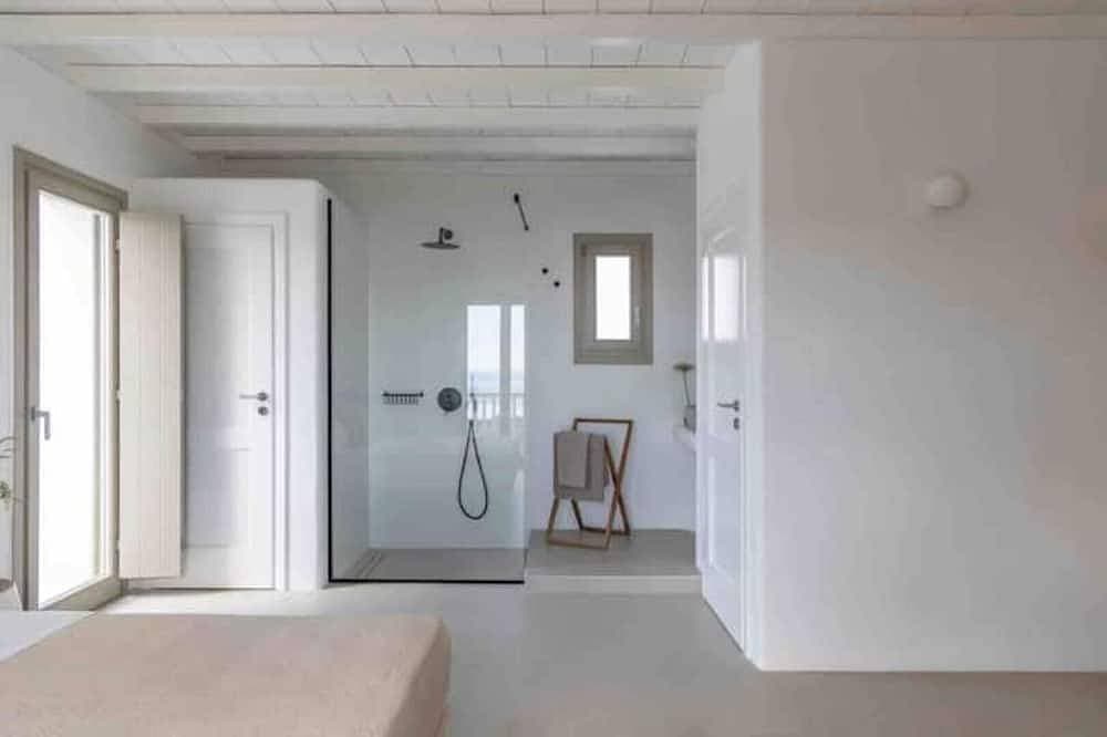 Foto 4 von 30: Cozy Mykonos villa with heated pool and jacuzzi!