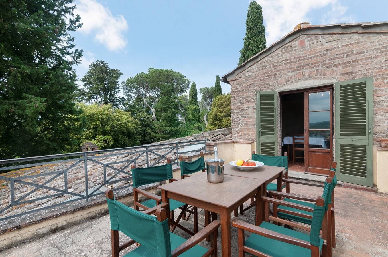 Foto 3 von 19: Ferienwohnung 'La Torre' mit gemeinschaftlich genutztem Pool, privater Terrasse und WLAN