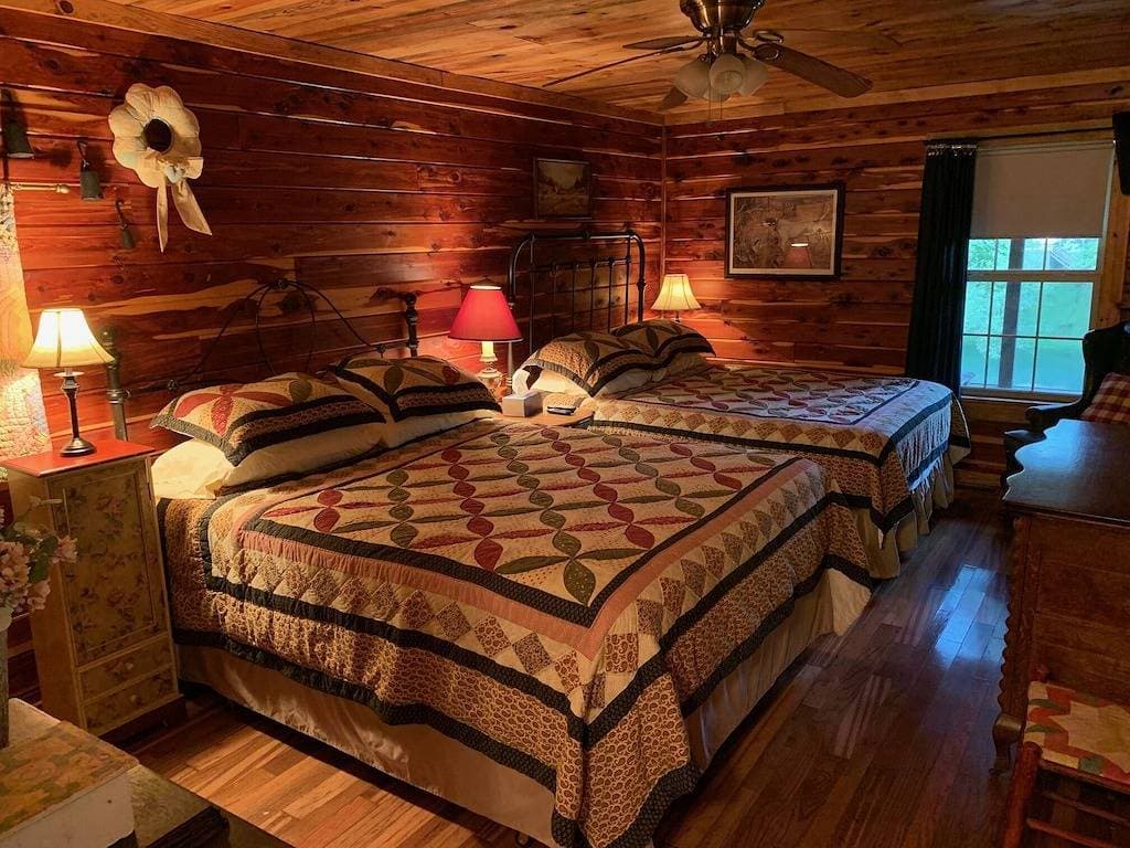 Foto 7 von 29: Delightful Log House on the Little Red River with hot tub!