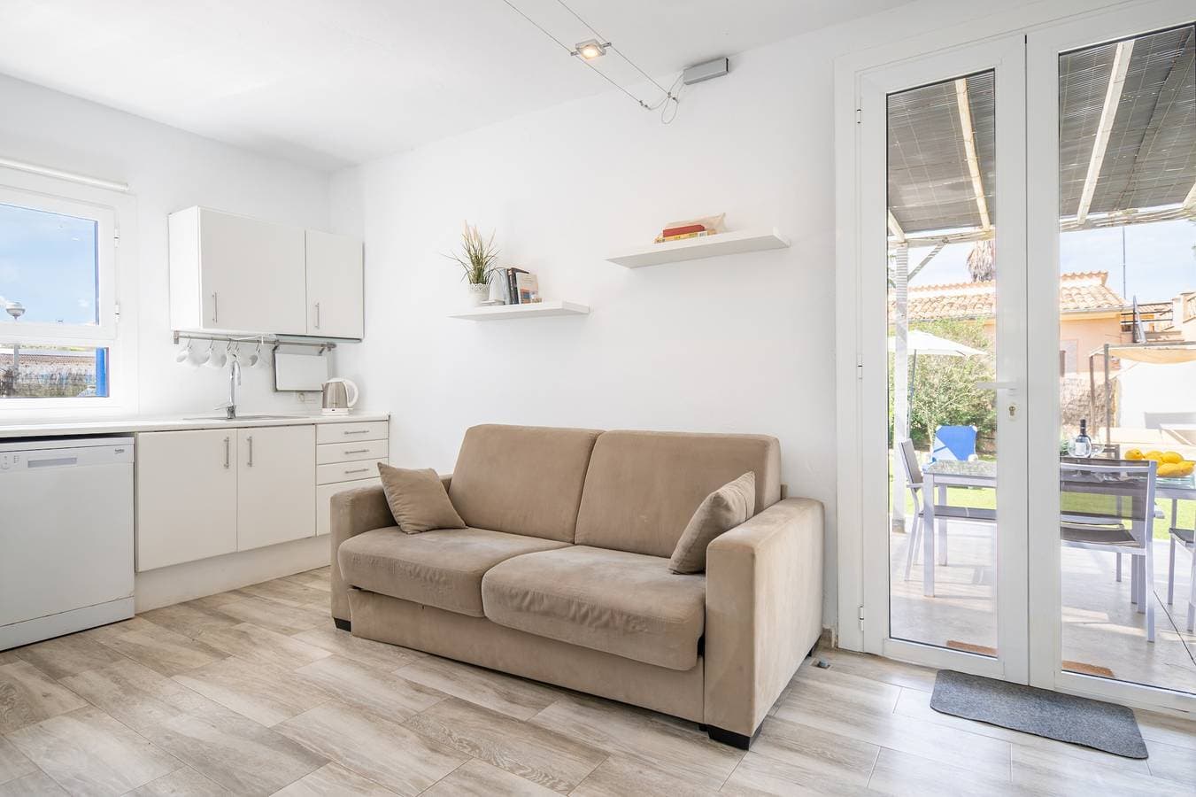 Foto 6 von 27: Ferienhaus 'Gemütliches kleines Haus in Meeresnähe' mit privater Terrasse, Wi-Fi und Klimaanlage