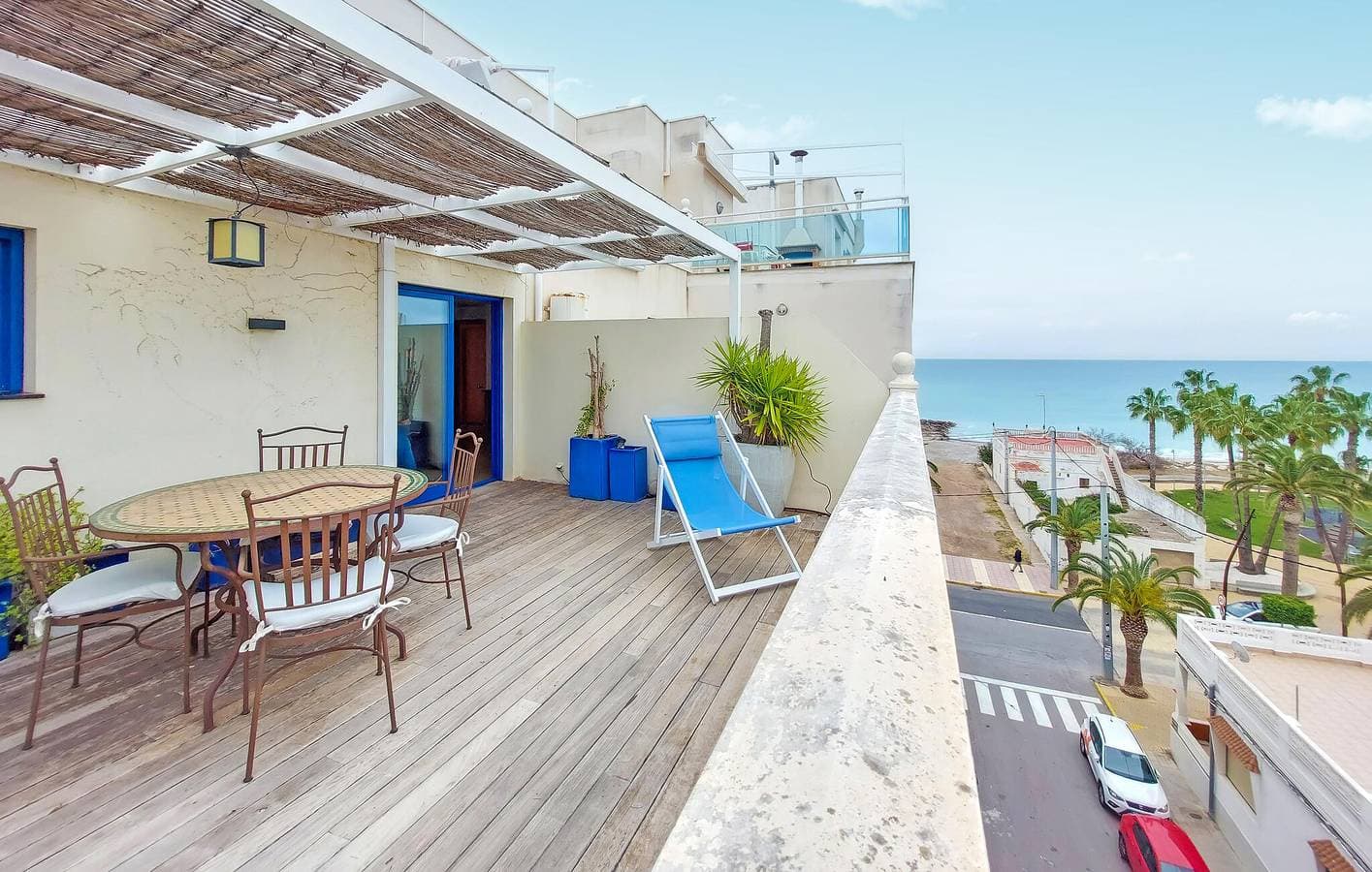 Apartment mit Meerblick, Parkplatz, Terrasse und AC 1