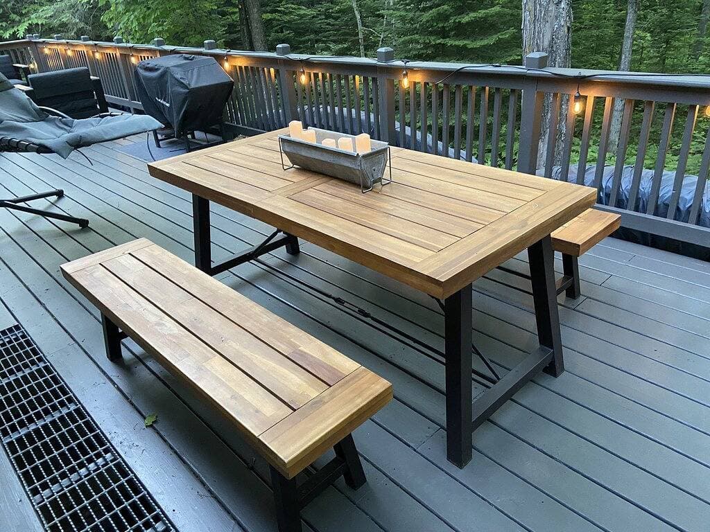 Beachfront 3-bedroom vacation home steps to Lake Superior 1