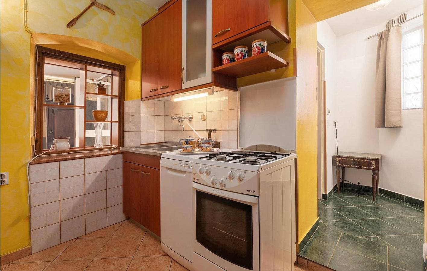 Foto 10 von 31: Gemütliche 2-Zimmer-Wohnung mit Pool, Terrasse und WLAN – 500 m vom Zentrum von Anzici entfernt