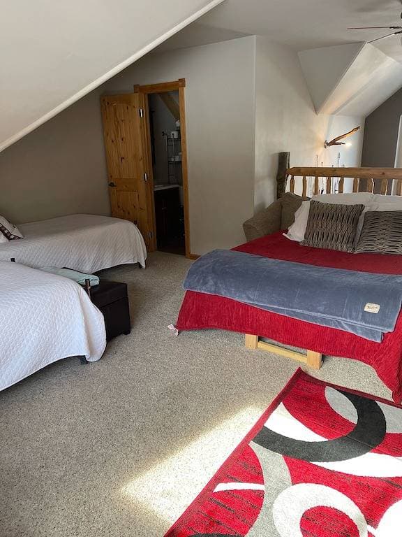 Foto 7 von 30: Kundenspezifisches Blockhaus im Skigebiet Powderhorn. Großartig im Winter oder Sommer.
