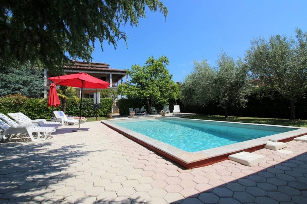 Foto 8 von 46: Ferienhaus in Poreč mit Terrasse, Klimaanlage, W-Lan, Spülmaschine (4400-5)