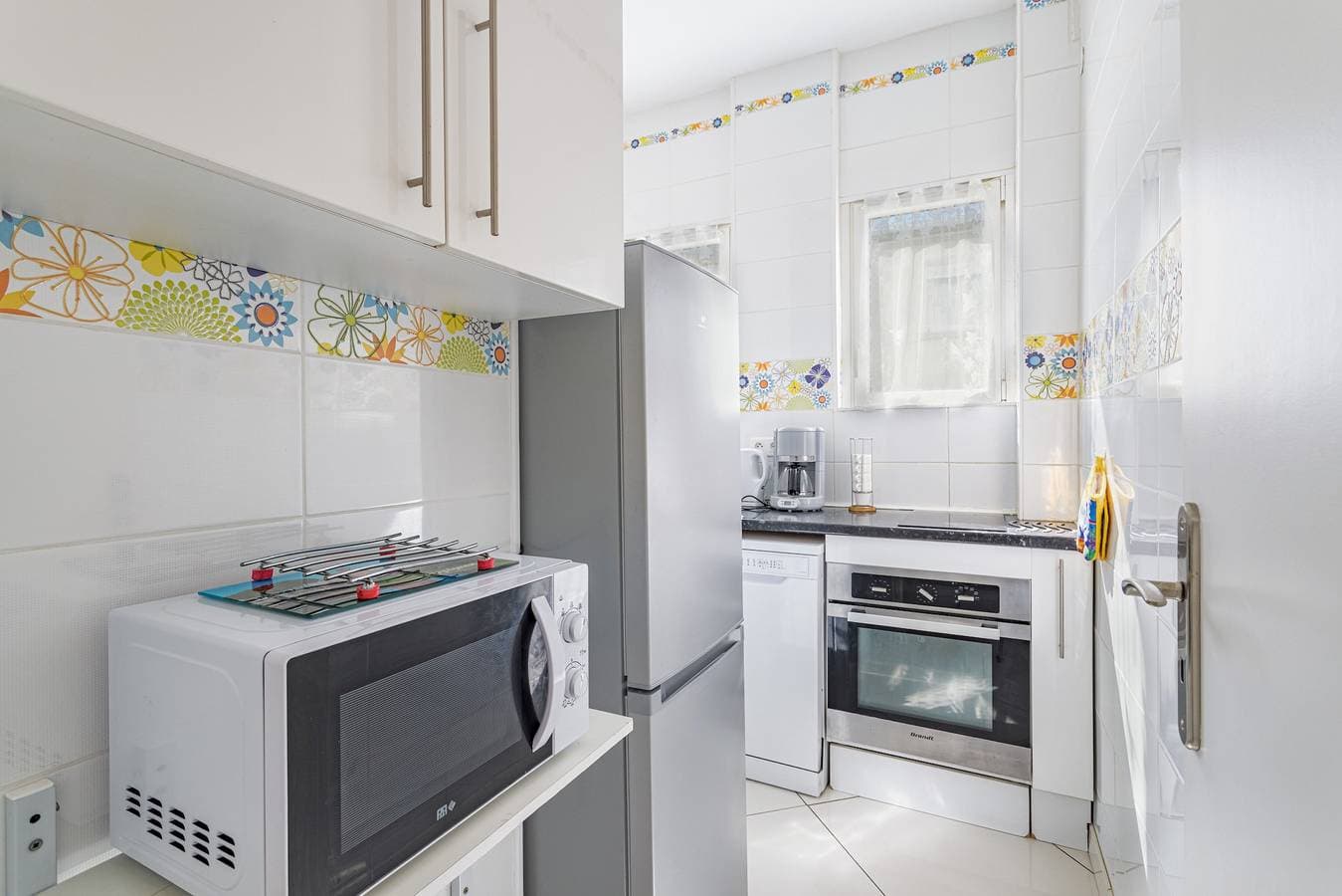 Foto 5 von 27: Top-Lage, traumhafter Meerblick: Komfortable 2-Zimmer-Wohnung mit Terrasse im Zentrum